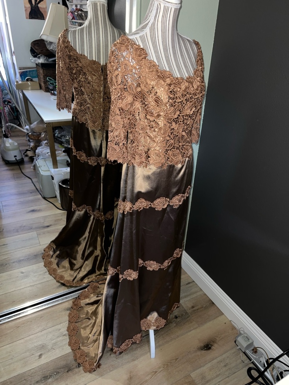 1 hour sale. Helen Morley, size 4, Copper-Tone Lace Appliqué Evening Gown, train - Picture 10 of 10